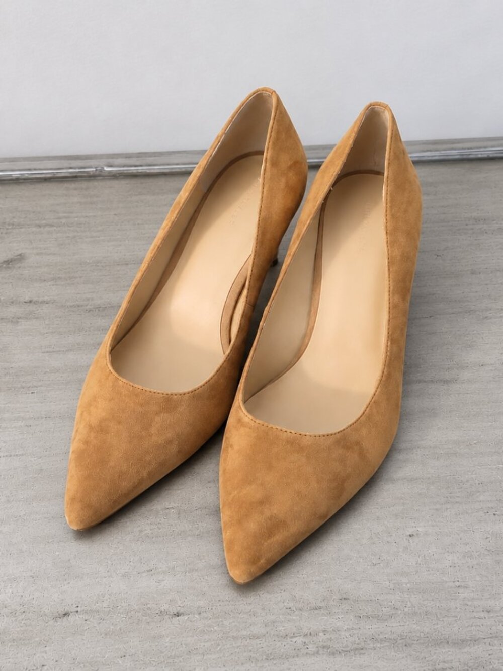 Ann Taylor Light Camel Suede Pointed Toe Low Heel Pumps Size 10M